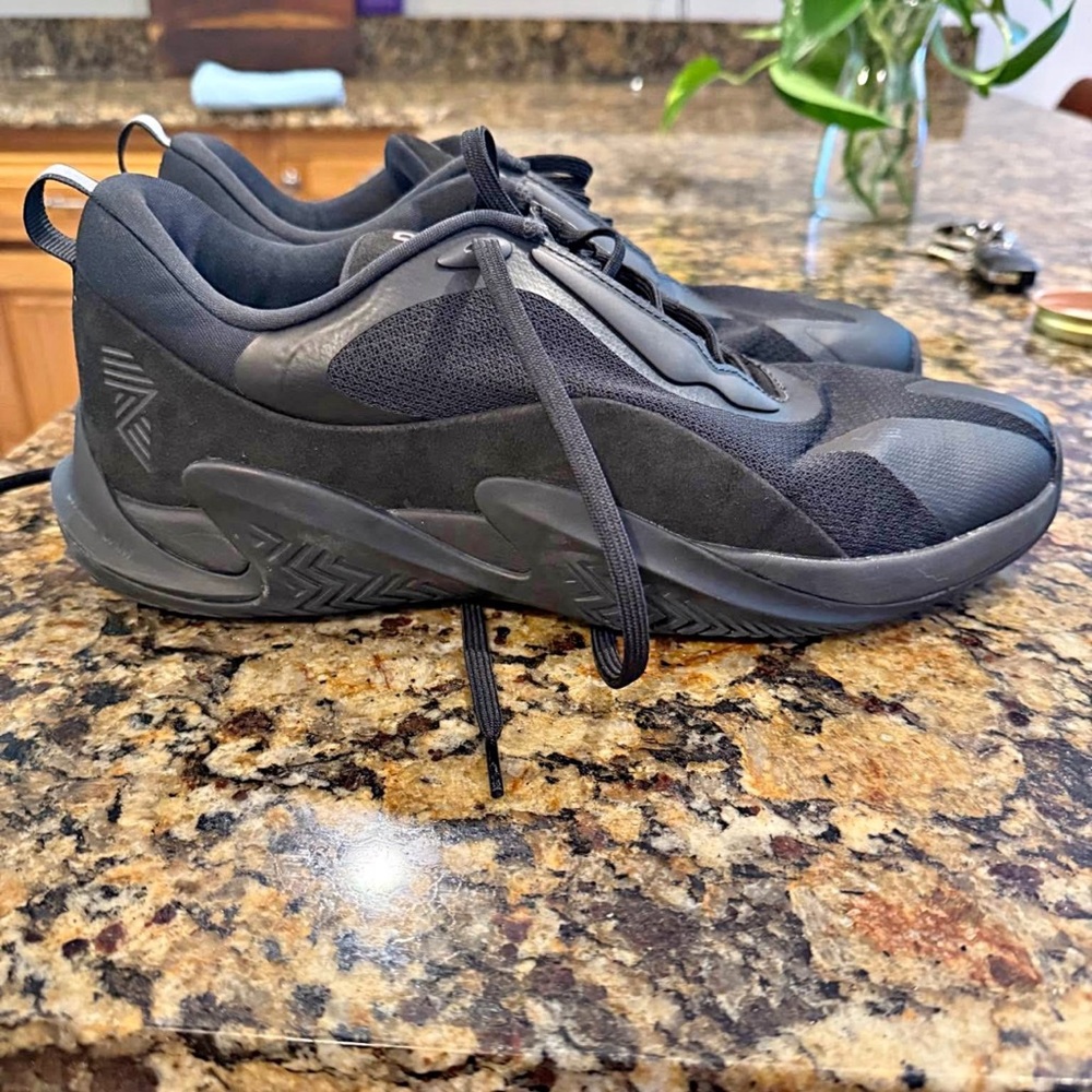 Men's Black Athletic Shoes